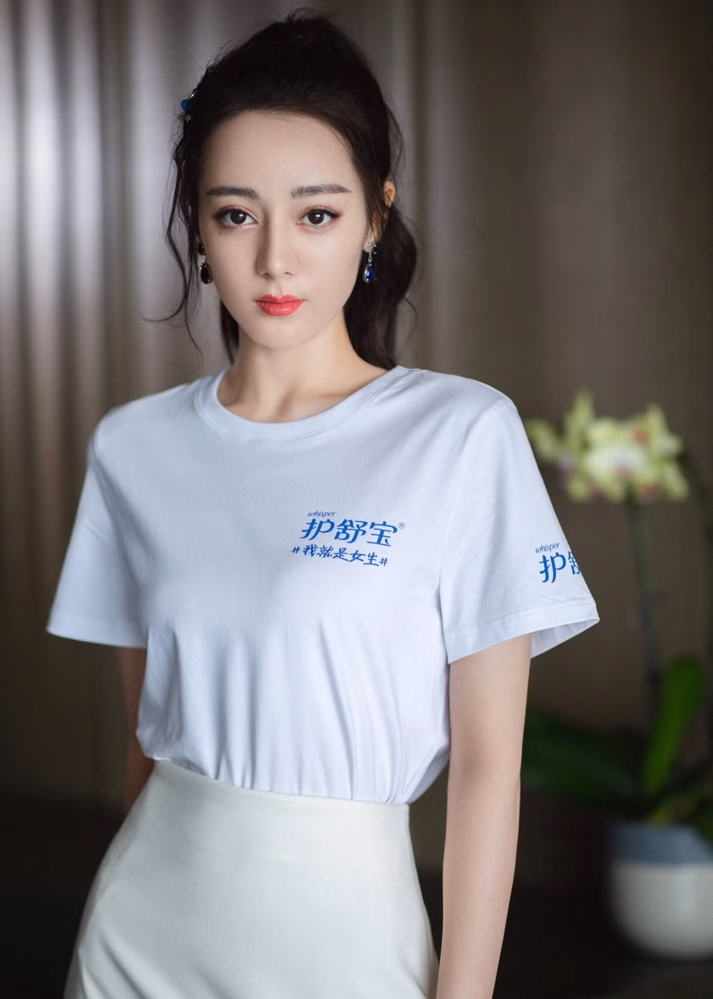 'Mỹ nhân Tân Cương' Na Trát diện váy cúp ngực gợi cảm 'đọ dáng' cùng Địch Lệ Nhiệt Ba ảnh 6