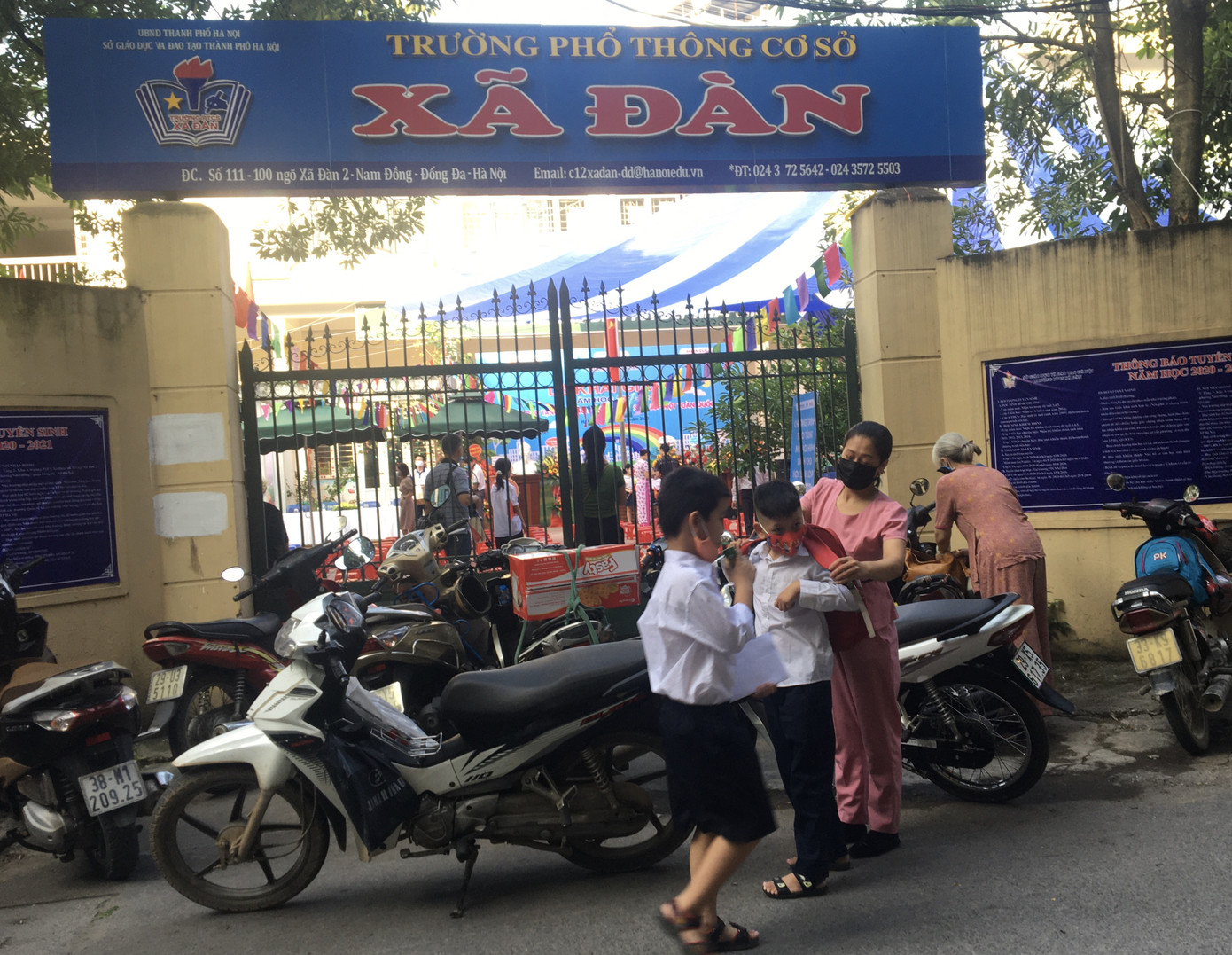 Lễ khai giảng ở ngôi trường học sinh hát Quốc ca bằng tay ảnh 1