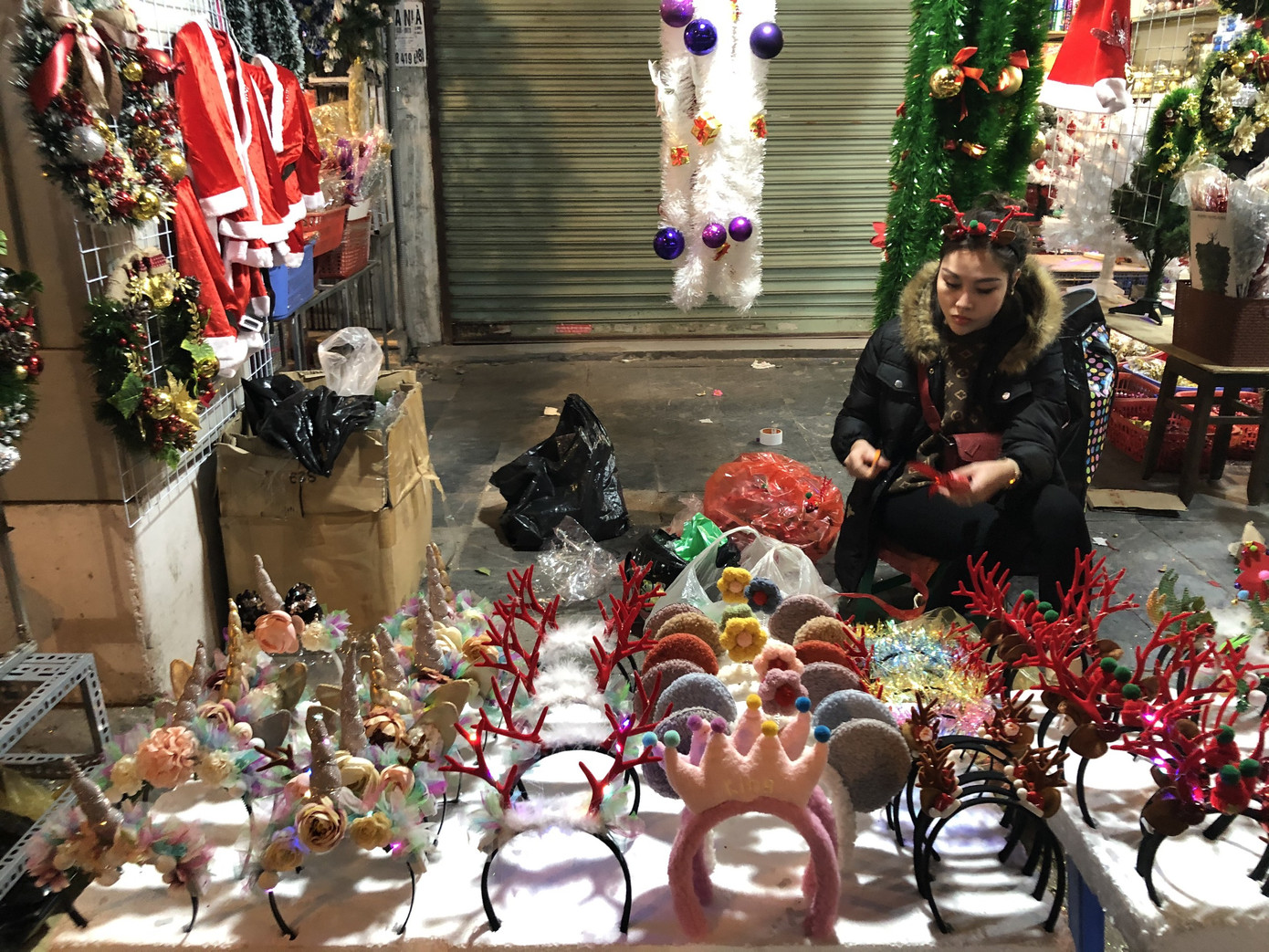 Nhộn nhịp thị trường đồ trang trí, quà tặng Noel ảnh 8