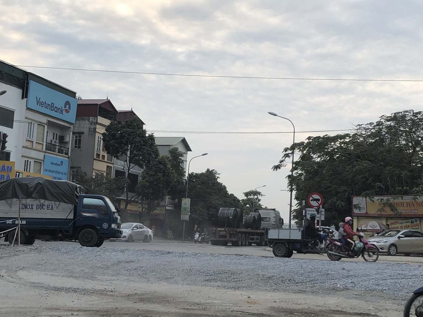 Những ‘con đường đau khổ’ đầy khói bụi ở Hà Nội ảnh 3