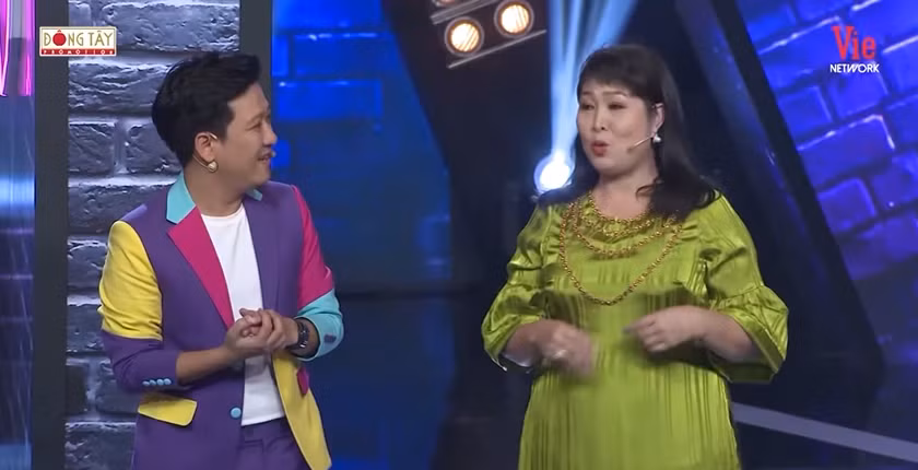 NSND Hồng Vân thẳng thắn nói Trường Giang: 'Em làm MC kiểu gì vậy' ảnh 1