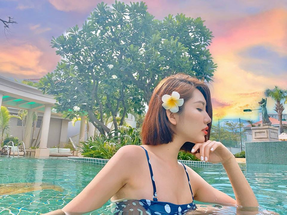 Vừa kể bị tình cũ doạ 'muốn sống hay chết', Thúy Ngân tung ảnh lưng trần khoe được đền bù ảnh 2