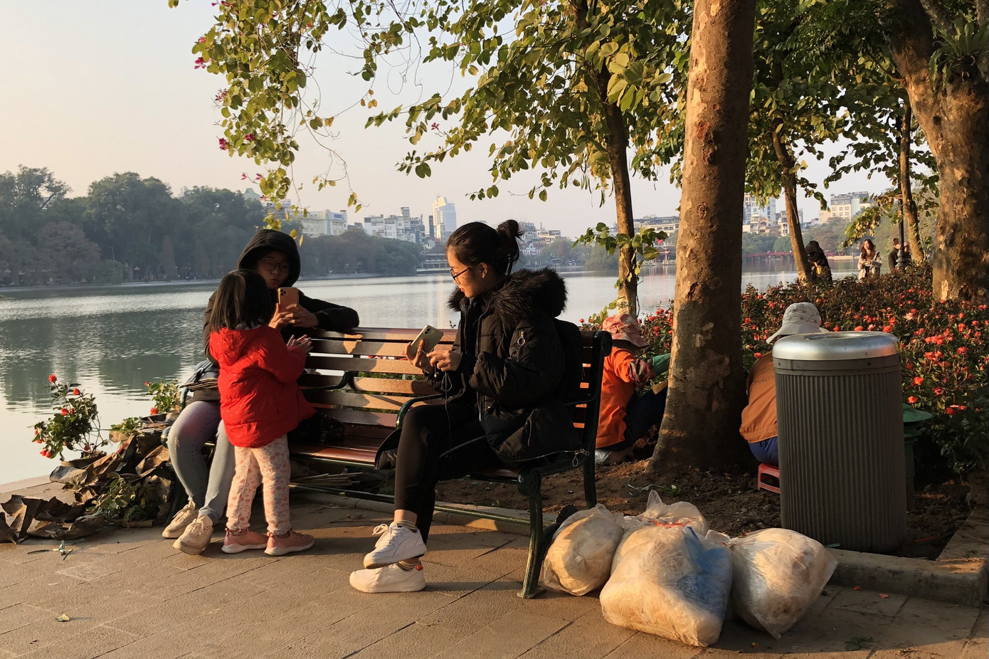 Đối diện mức phạt tiền triệu, nhiều người dân vẫn không đeo khẩu trang ảnh 12