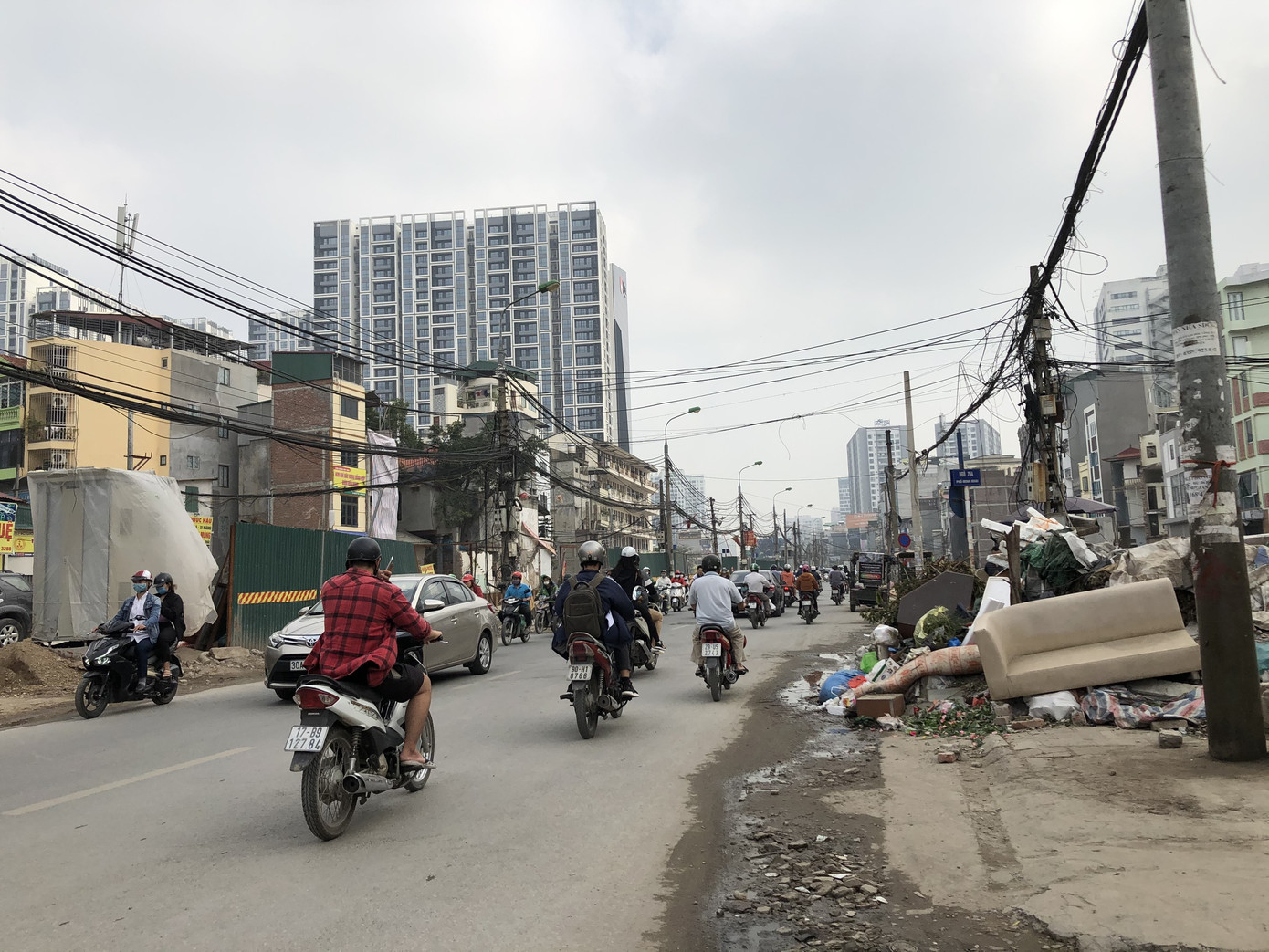 Những ‘con đường đau khổ’ đầy khói bụi ở Hà Nội ảnh 10