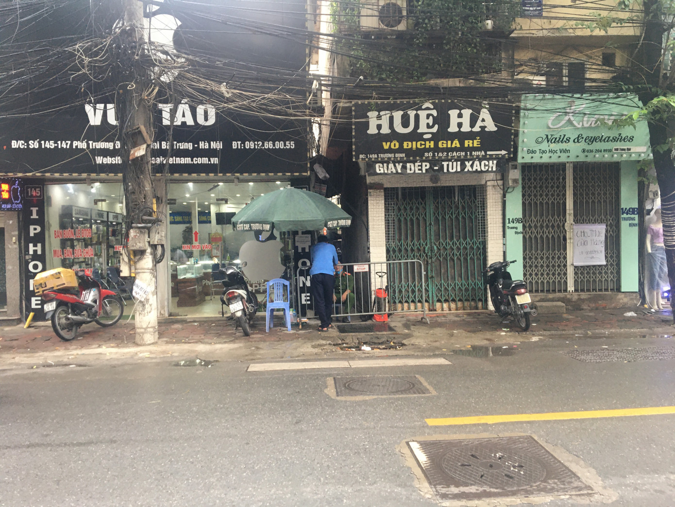 Nhịp sống trong ngõ trên phố Trương Định đang bị phong tỏa ảnh 6