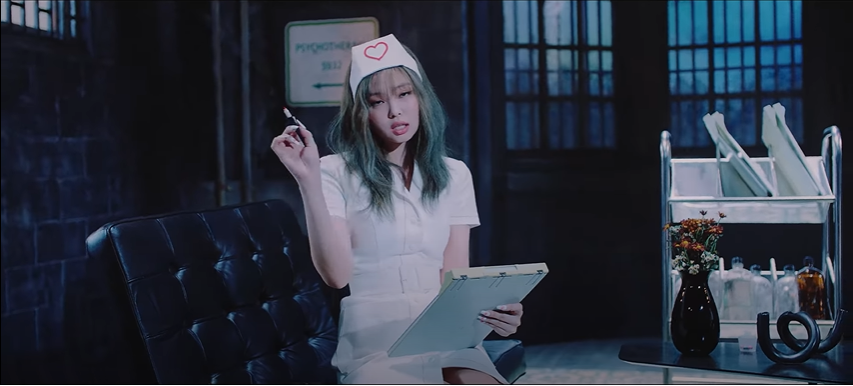 Jennie (Blackpink) hoá y tá gợi cảm trong MV mới giữa dịch COVID-19, bị chỉ trích mạnh mẽ ảnh 3