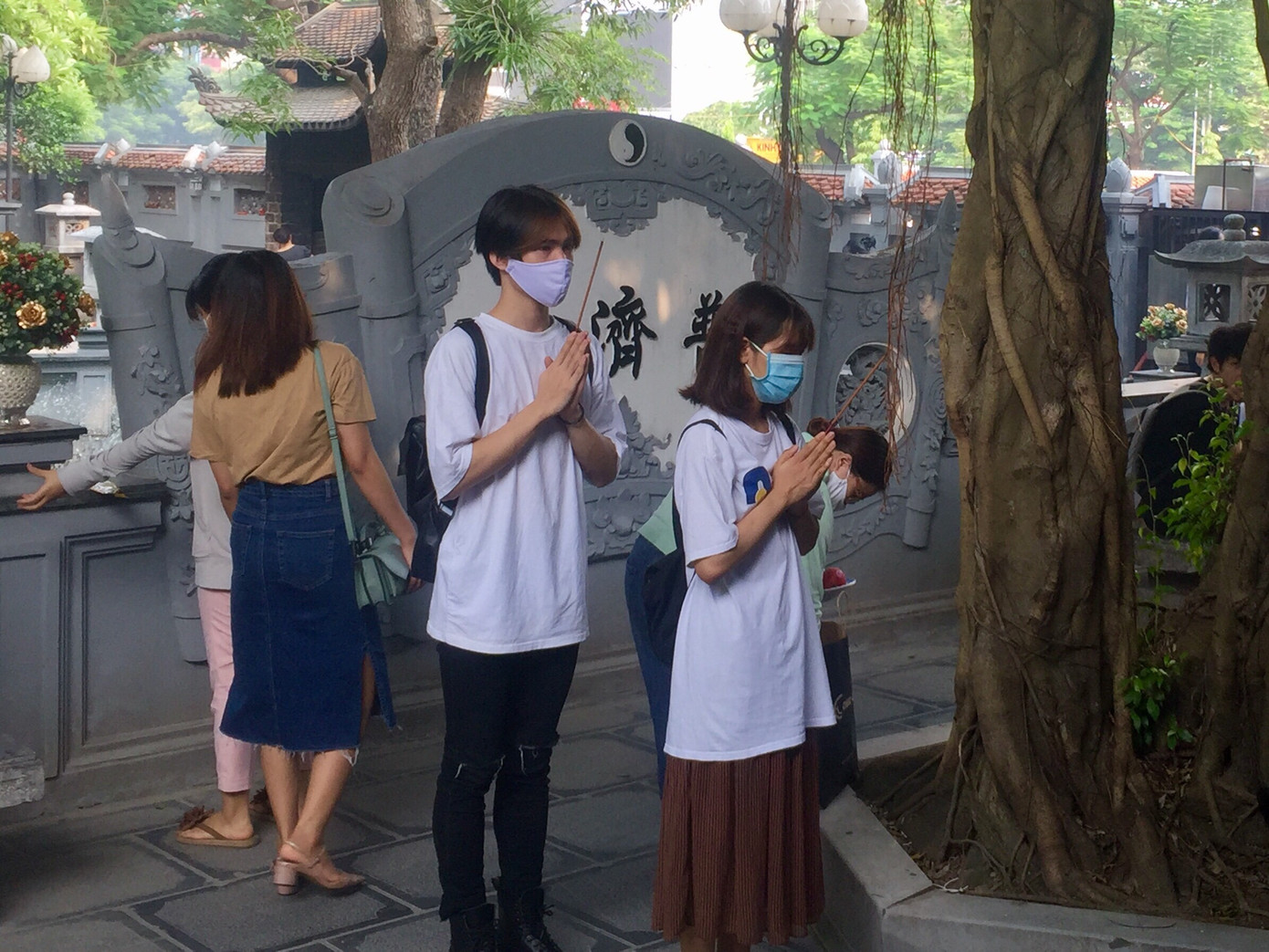 Rằm tháng 7 giữa dịch COVID: Chùa, phủ Hà Nội vắng người cúng lễ ảnh 12