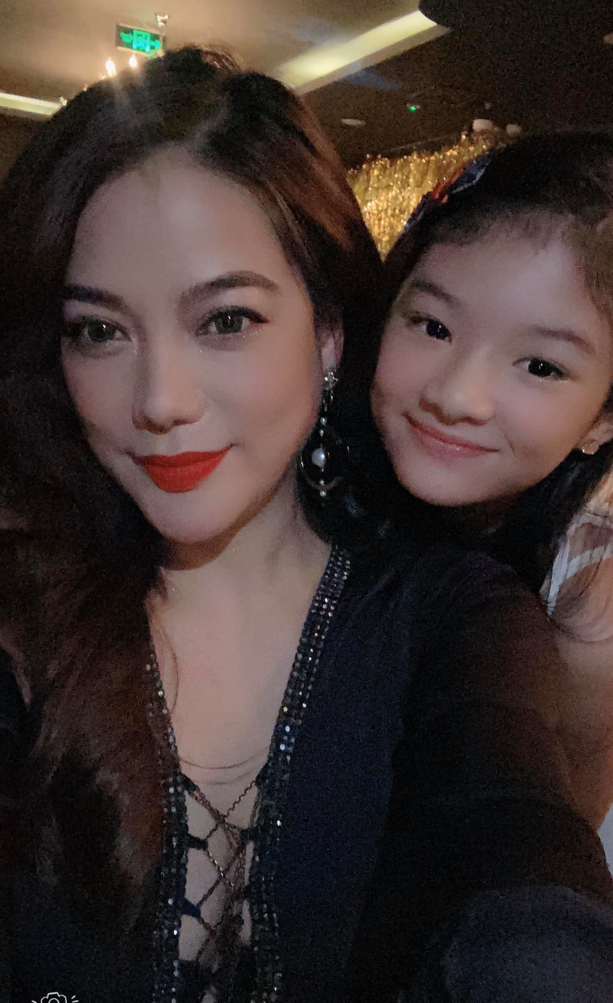 Trương Ngọc Ánh hờ hững quyến rũ bên bể bơi ảnh 6