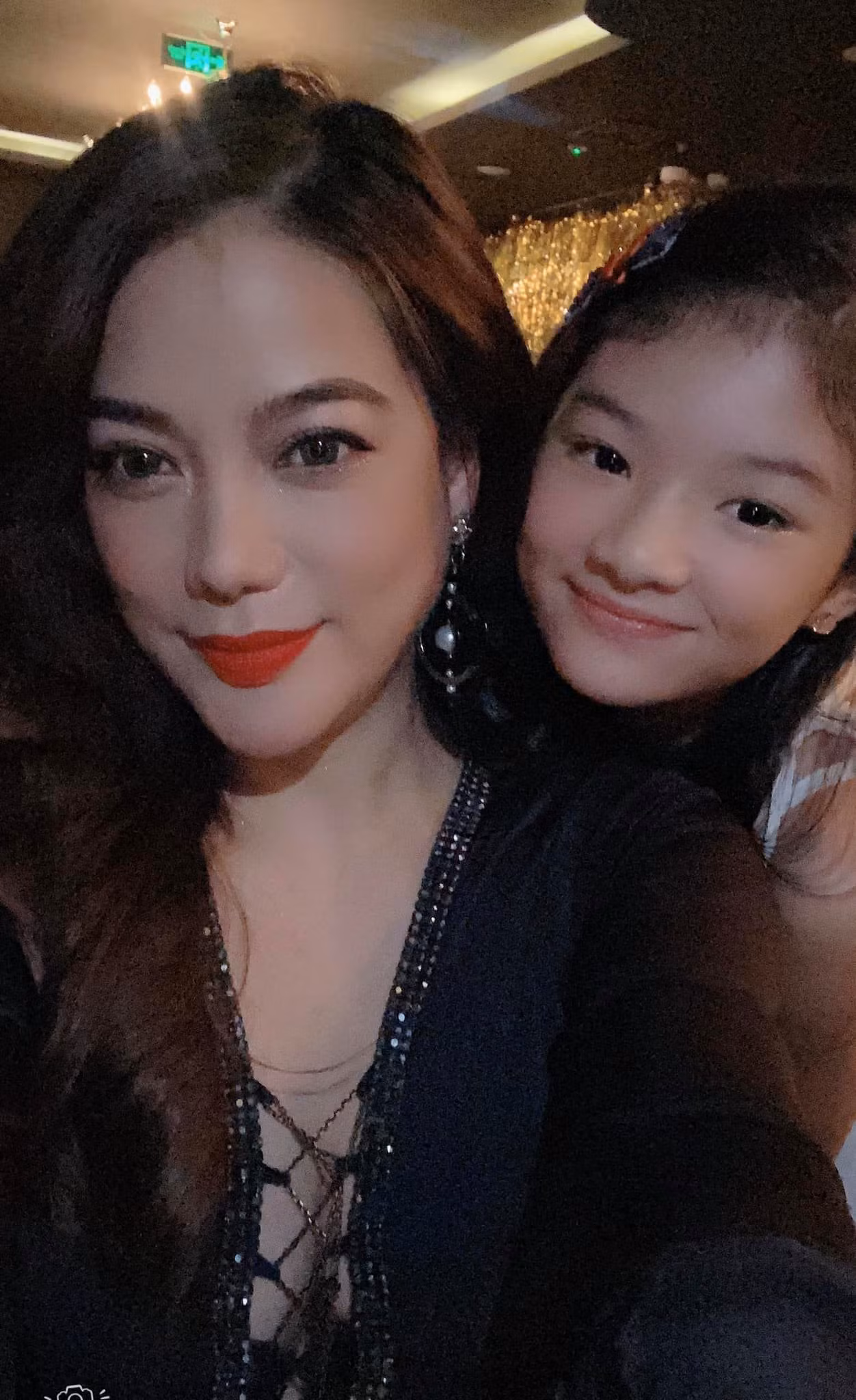 Trương Ngọc Ánh hờ hững quyến rũ bên bể bơi ảnh 6