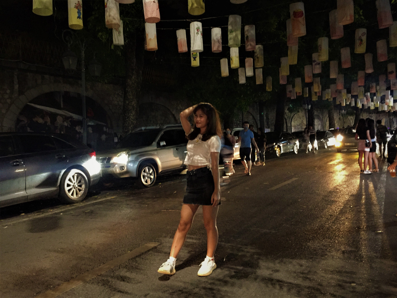 Phố bích họa Phùng Hưng treo đèn lồng đón Trung thu ảnh 5