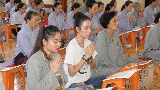 Không còn những bộ cánh hở bạo, Angela Phương Trinh khoe mặt mộc đẹp rạng ngời ảnh 3
