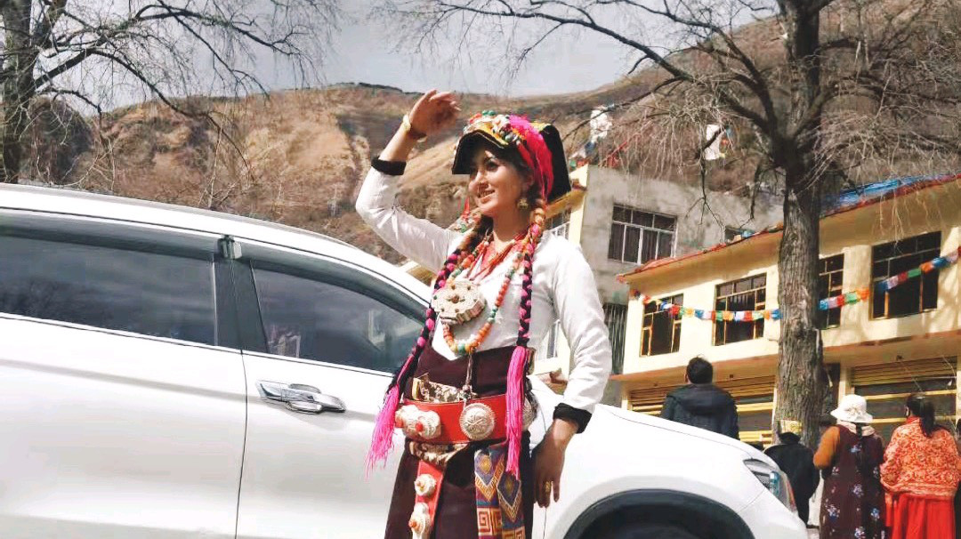 Nữ nghệ sĩ Trung Quốc qua đời sau khi bị chồng tạt xăng thiêu sống ảnh 1