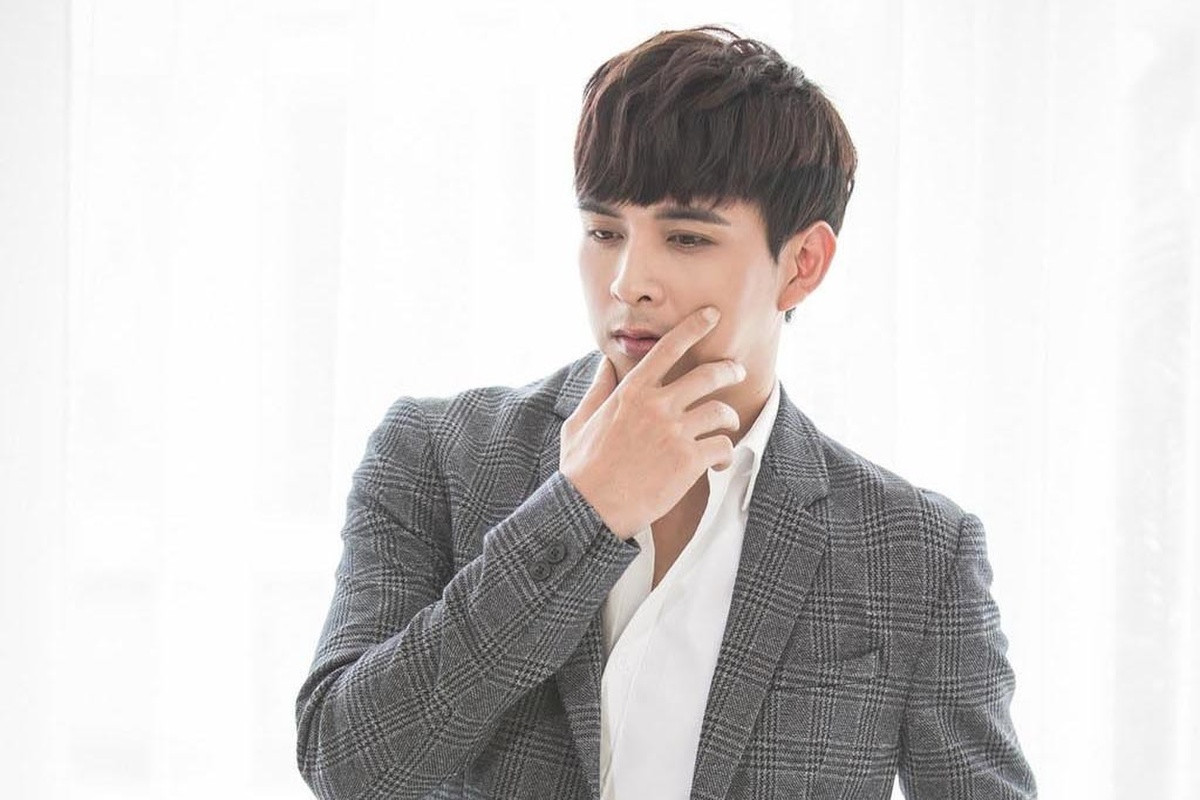 Hồ Quang Hiếu bị dân mạng 'ném đá' do clip hướng dẫn đeo khẩu trang khác người ảnh 1