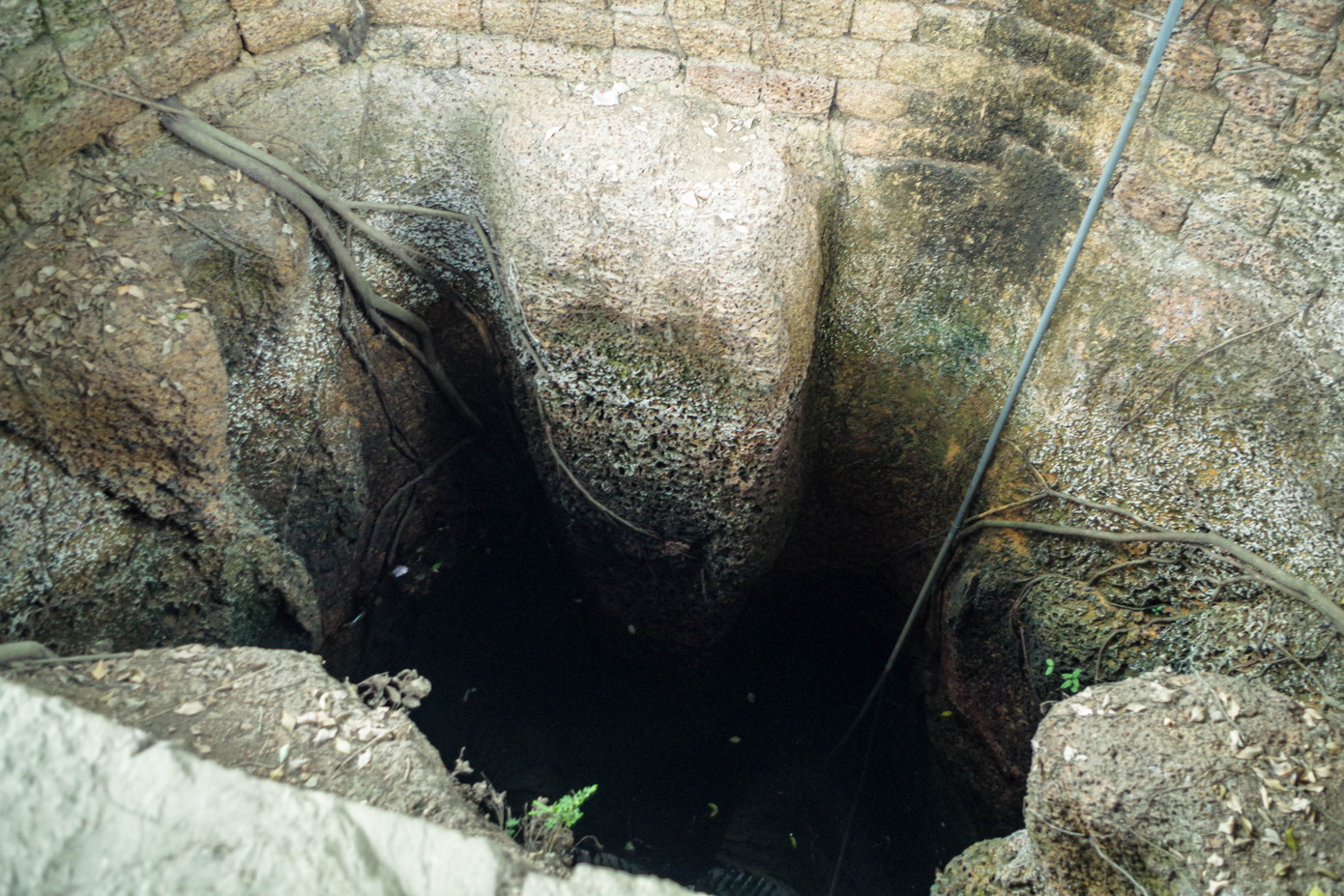 Bí ẩn những chiếc giếng cổ thiên tạo tại Hà Nội ảnh 6