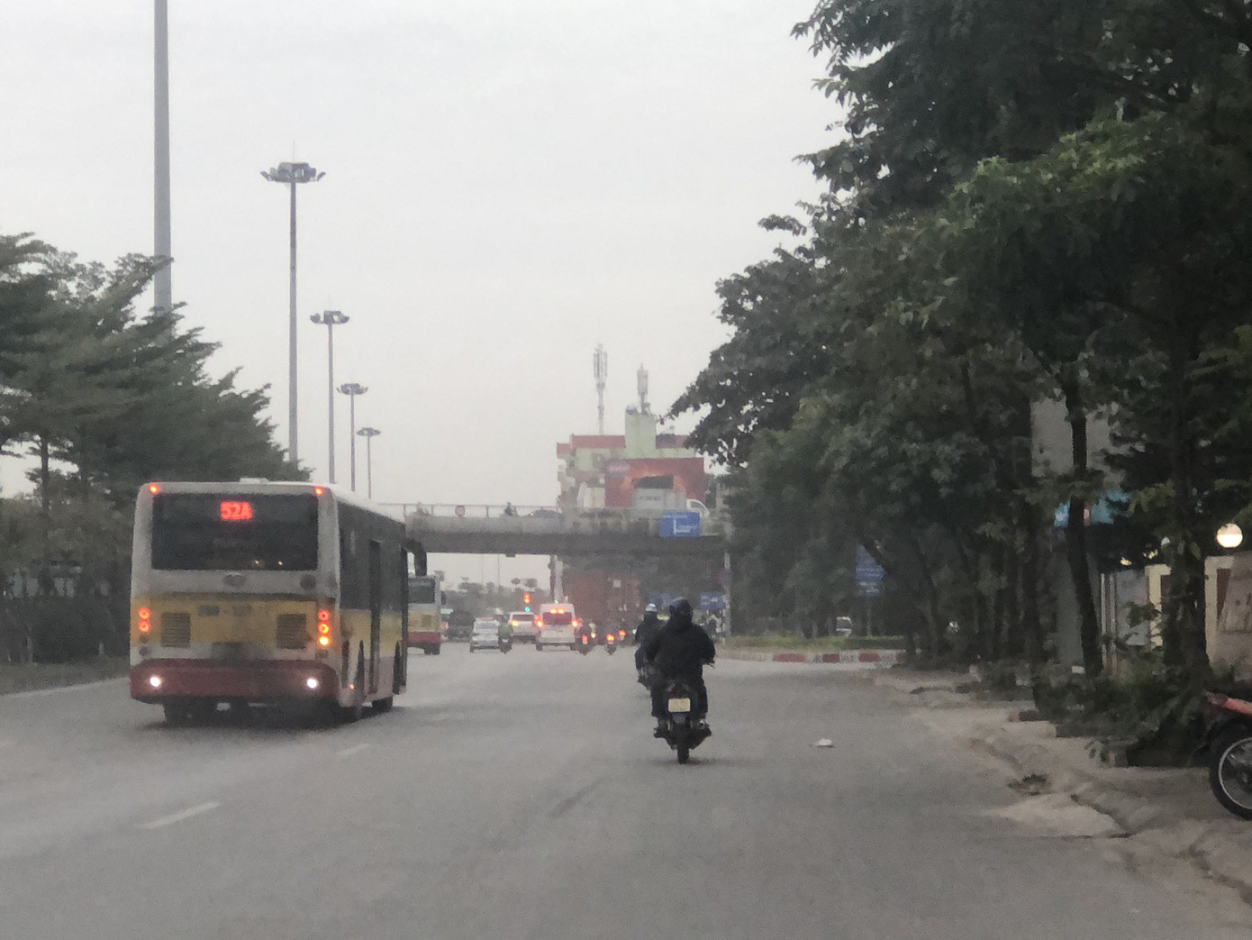 Những ‘con đường đau khổ’ đầy khói bụi ở Hà Nội ảnh 5