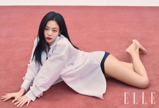 Jennie (BlackPink) tạo dáng 'khiêu khích', khoe chân dài miên man nhưng sự thật bất ngờ ảnh 2