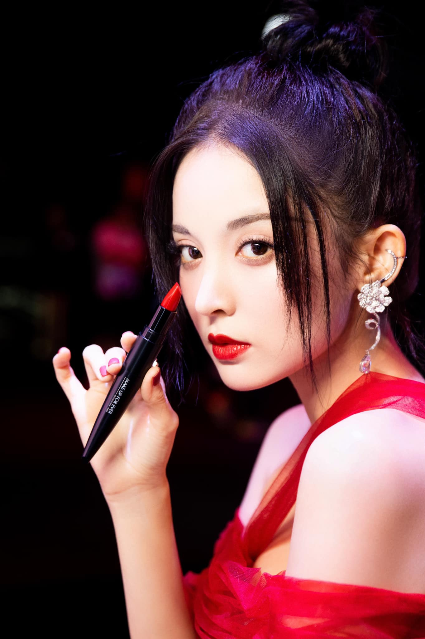 'Mỹ nhân Tân Cương' Na Trát diện váy cúp ngực gợi cảm 'đọ dáng' cùng Địch Lệ Nhiệt Ba ảnh 3