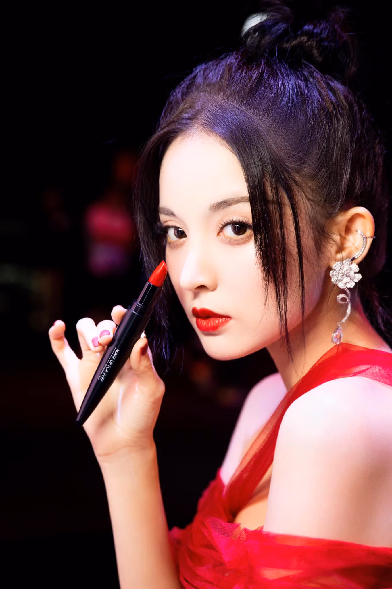 'Mỹ nhân Tân Cương' Na Trát diện váy cúp ngực gợi cảm 'đọ dáng' cùng Địch Lệ Nhiệt Ba ảnh 3