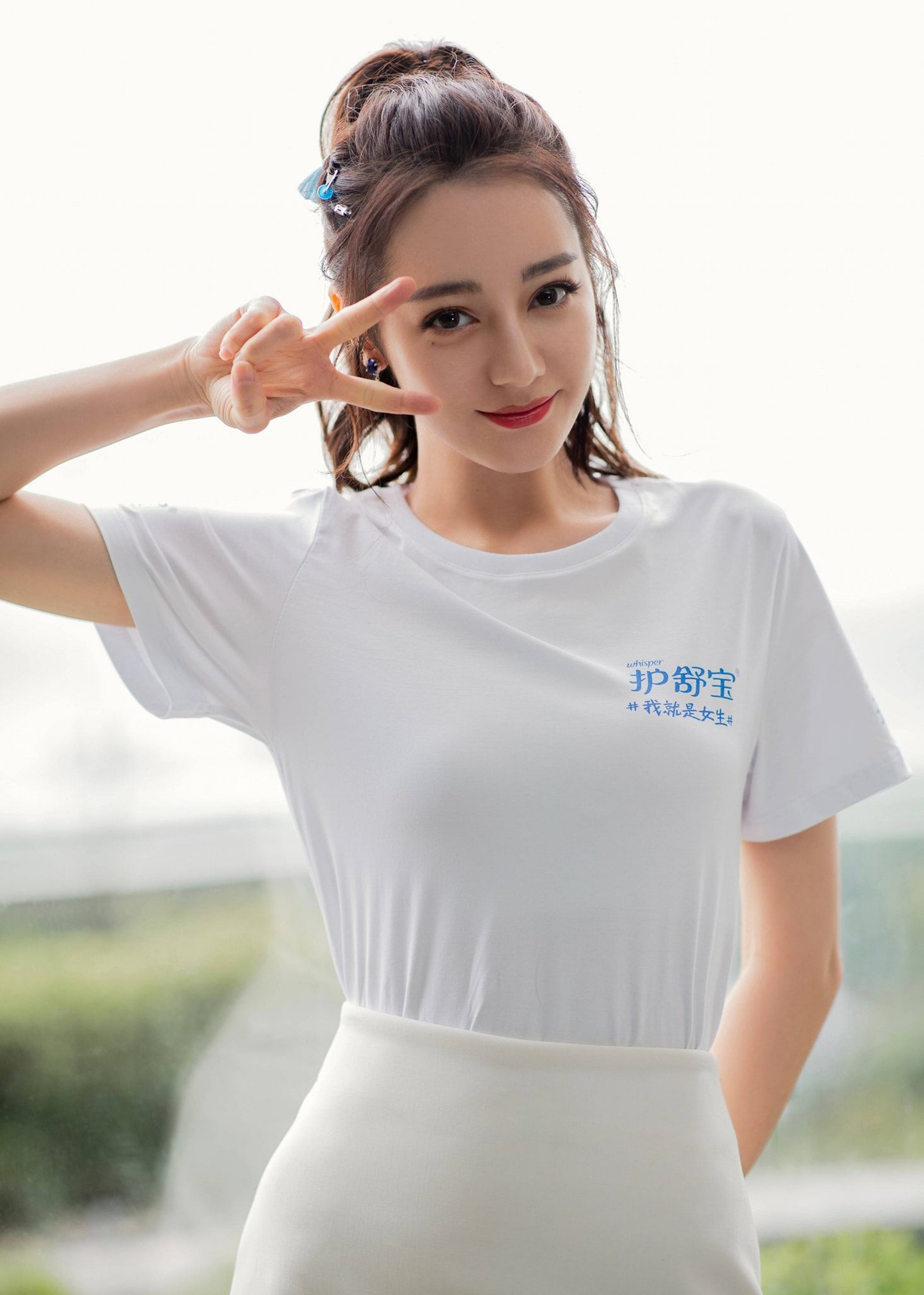 'Mỹ nhân Tân Cương' Na Trát diện váy cúp ngực gợi cảm 'đọ dáng' cùng Địch Lệ Nhiệt Ba ảnh 5