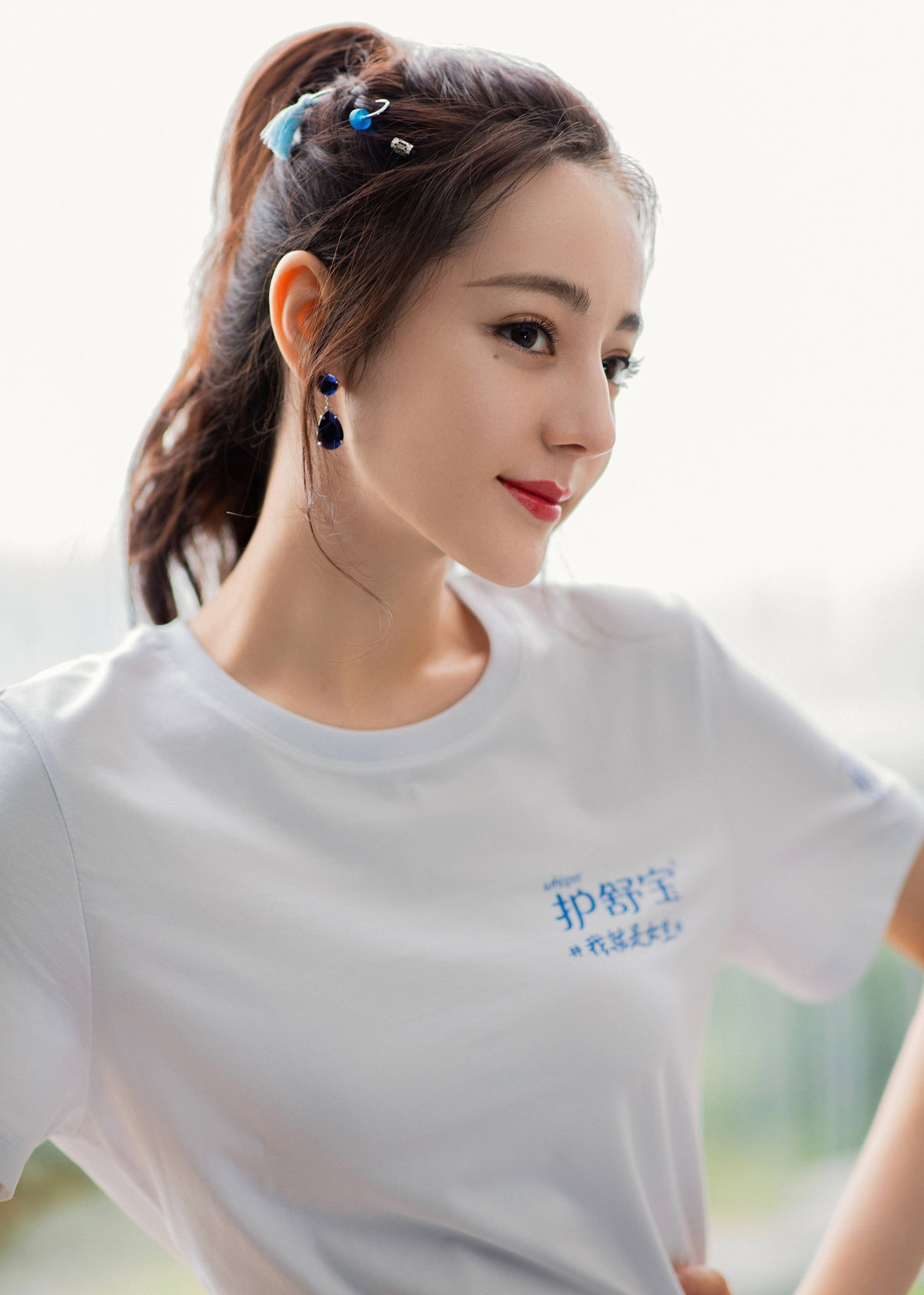 'Mỹ nhân Tân Cương' Na Trát diện váy cúp ngực gợi cảm 'đọ dáng' cùng Địch Lệ Nhiệt Ba ảnh 8