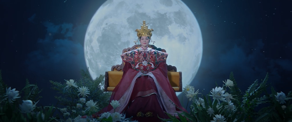 Siêu mẫu Thanh Hằng bất ngờ mang vẻ đẹp 'quyền lực' vào vai Thái hậu Dương Vân Nga ảnh 3