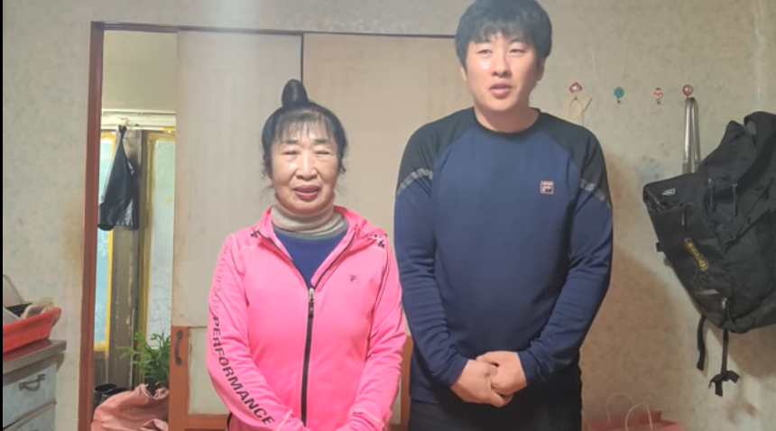 Cặp đôi Youtuber 'bà - cháu' gây sốt mạng xã hội Hàn Quốc khi tuyên bố kết hôn ảnh 2