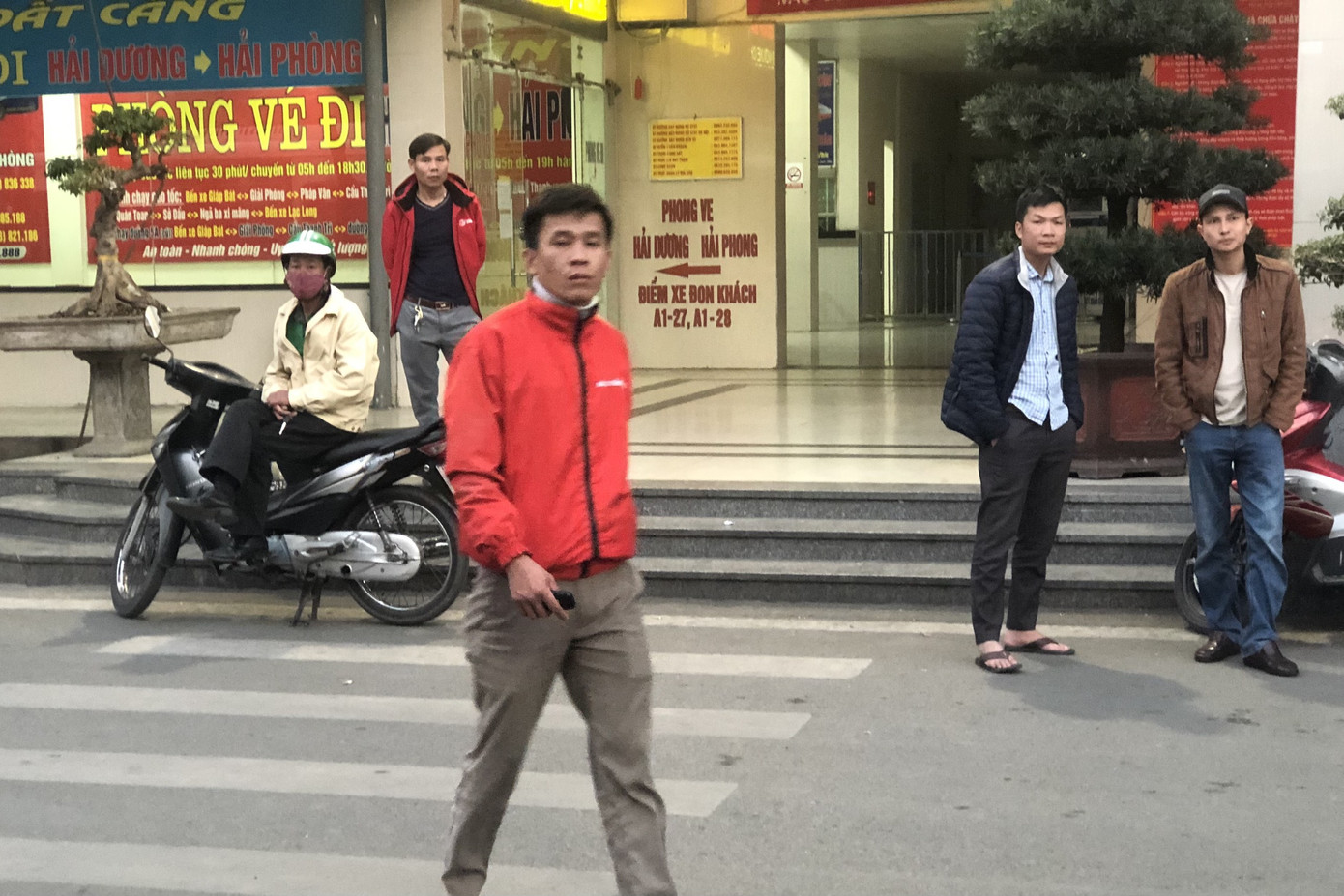 Đối diện mức phạt tiền triệu, nhiều người dân vẫn không đeo khẩu trang ảnh 8