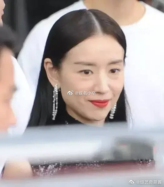 Hậu bê bối ngoại tình, Đổng Khiết lộ vẻ già nua ở tuổi 40 ảnh 1