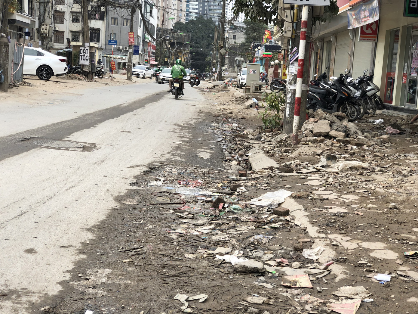 Những tuyến đường chằng chịt ‘ổ gà, ổ voi’ ở Hà Nội ảnh 3