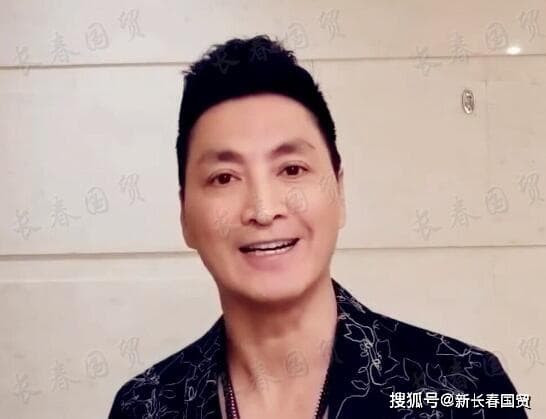 'Triển Chiêu' Hà Gia Kính phong độ ở tuổi 61, từng tiêm nước tiểu bà bầu để giữ vóc dáng ảnh 1