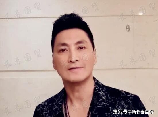 'Triển Chiêu' Hà Gia Kính phong độ ở tuổi 61, từng tiêm nước tiểu bà bầu để giữ vóc dáng ảnh 2