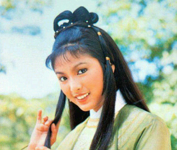 Tình cũ của Thành Long diện áo tắm khoe vóc dáng thon thả bất ngờ ở tuổi 65 ảnh 4