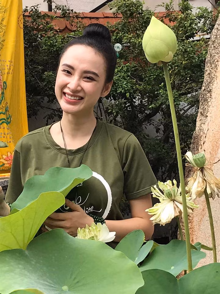 Không còn những bộ cánh hở bạo, Angela Phương Trinh khoe mặt mộc đẹp rạng ngời ảnh 4