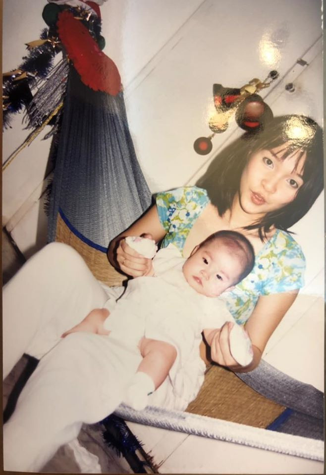 Hiền Thục lần đầu chia sẻ ảnh tuổi đôi mươi bên con gái nhỏ 1 tháng tuổi ảnh 2