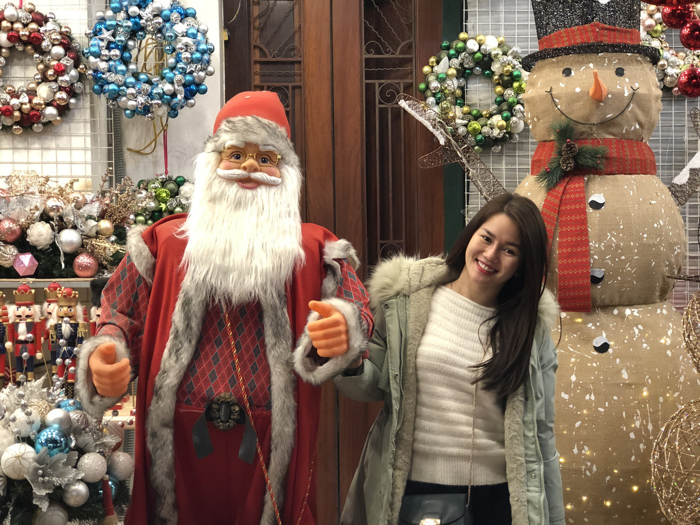 Nhộn nhịp thị trường đồ trang trí, quà tặng Noel ảnh 1