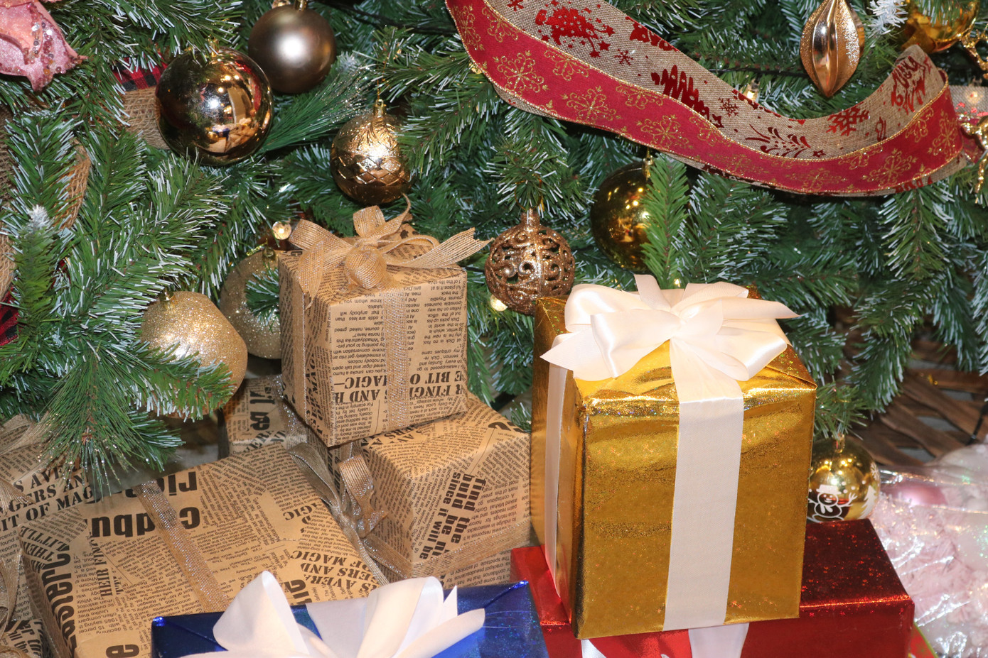 Nam thanh, nữ tú nhộn nhịp lên phố Hàng Mã trước thềm Giáng Sinh ảnh 7