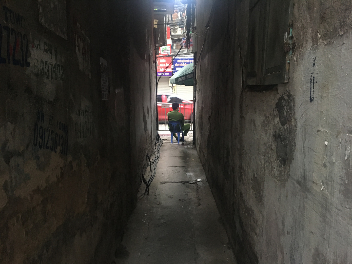 Nhịp sống trong ngõ trên phố Trương Định đang bị phong tỏa ảnh 4