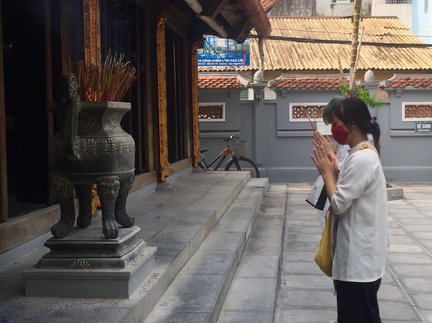 Rằm tháng 7 giữa dịch COVID: Chùa, phủ Hà Nội vắng người cúng lễ ảnh 13