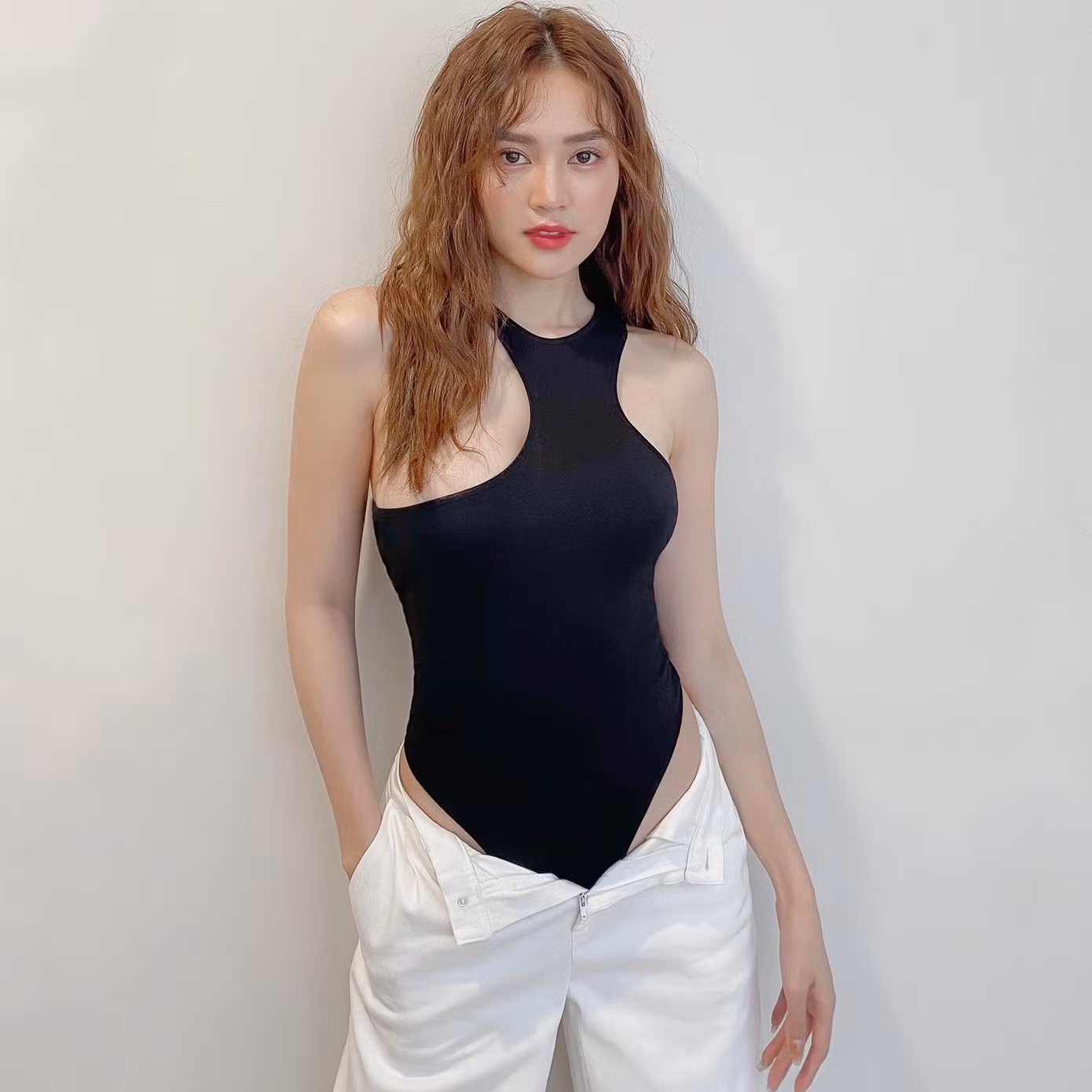 Vóc dáng nuột nà gợi cảm đáng mơ ước của Ninh Dương Lan Ngọc ảnh 4