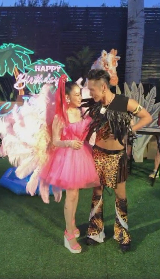 Mỹ nhân gợi cảm nhất Châu Á Chung Lệ Đề rạng rỡ đón sinh nhật tuổi 50 bên chồng trẻ ảnh 2