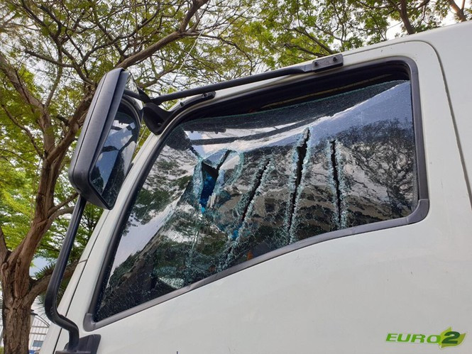 Vụ chủ phòng gym dùng kiếm chém người: Hàng trăm tài xế vây trụ sở công an ảnh 3