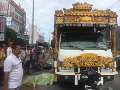 Xe tang cán chết nam công nhân trên đường đến công ty ảnh 1