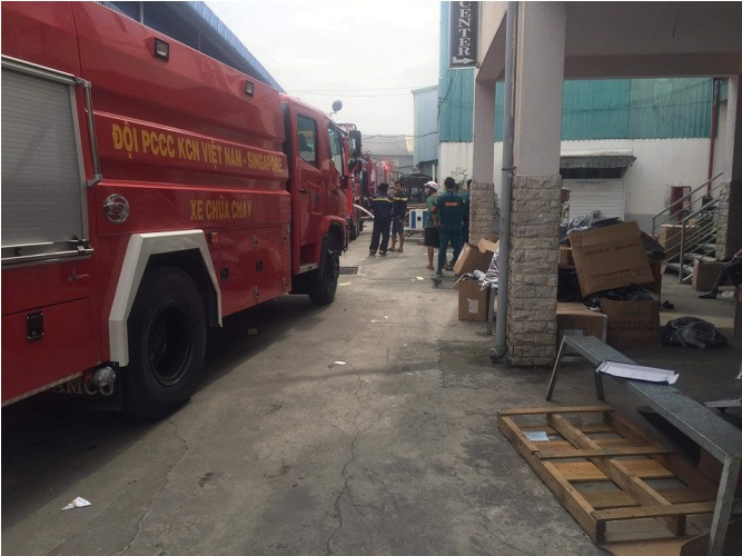 Cháy lớn tại công ty sản xuất giày ở Bình Dương ảnh 1