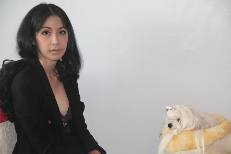 Hoa hậu Thái Lan dẫn thú cưng đến Việt Nam dự thi Hoa hậu chó ảnh 1
