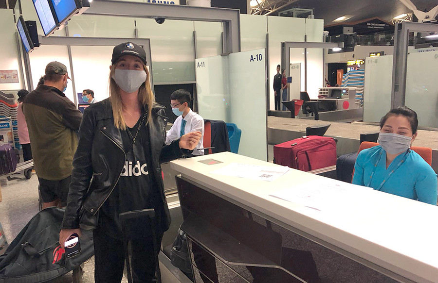 93 công dân Việt Nam ở Anh được đón về Vân Đồn ảnh 5