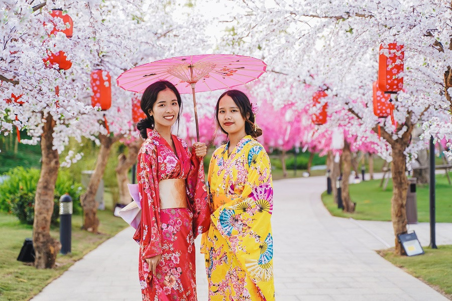 Màn diễu hành Cosplay siêu hoành tráng tại lễ hội hoa xuân xuyên tết ở Vinhomes ảnh 8