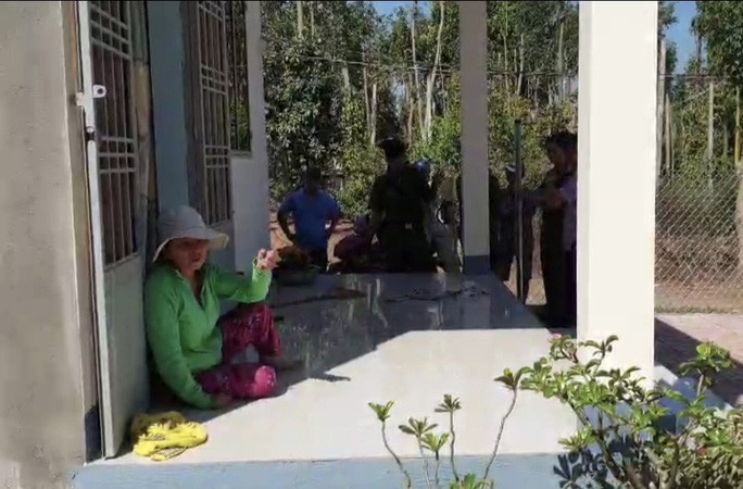 Chém gục công an rồi chạy về nhà mẹ cố thủ ảnh 1