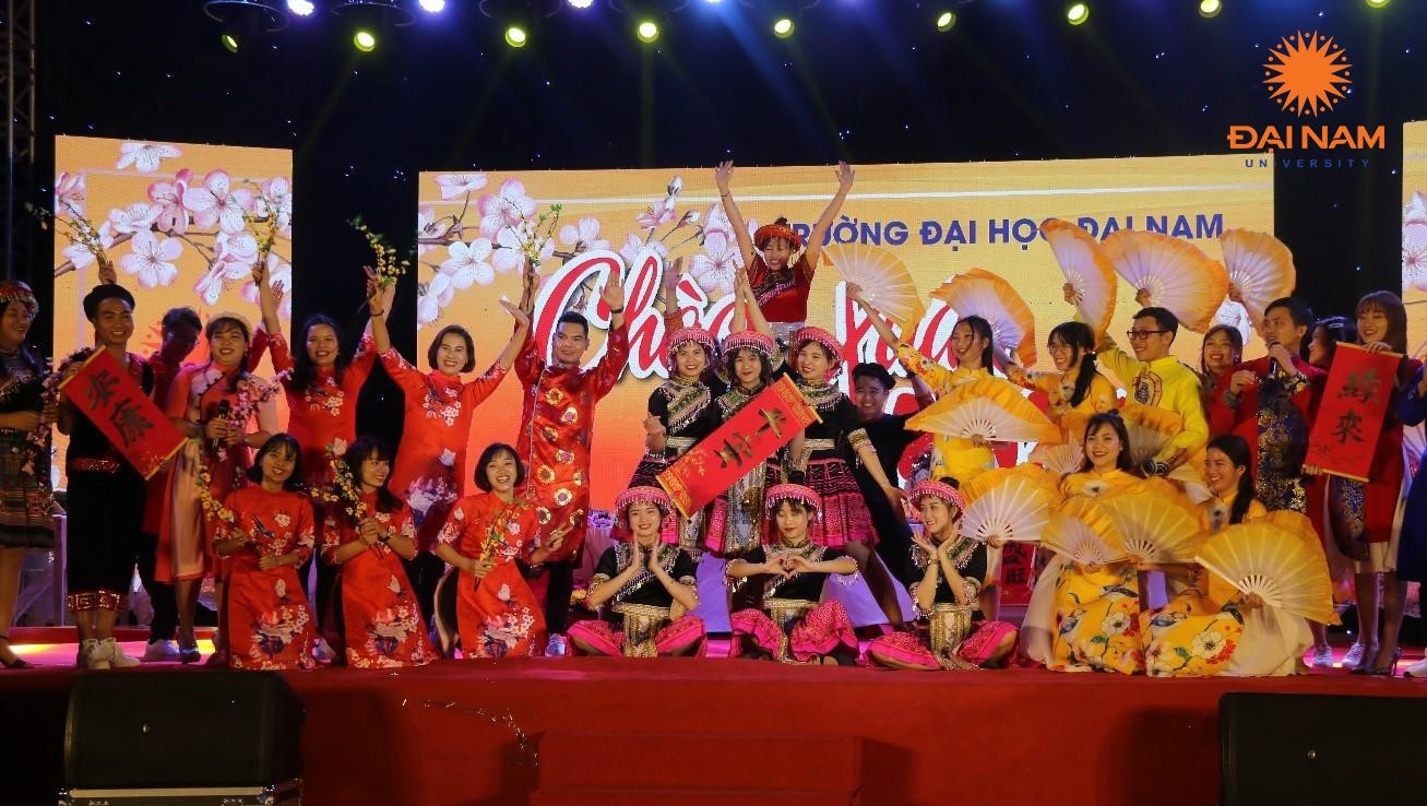 Tấm bánh nghĩa tình mùa 9: Tết của sự sẻ chia ảnh 7