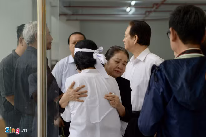 Nguyên Thủ tướng Nguyễn Tấn Dũng đến viếng nghệ sĩ Chánh Tín ảnh 1