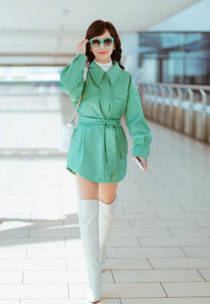 Triệu Nhã Chi gây choáng với thời trang như 9X, đẹp bất chấp 66 tuổi ảnh 1